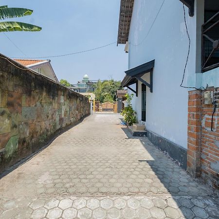 Reddoorz Syariah At Jalan Sunan Giri Tuban Tuban  Exterior photo