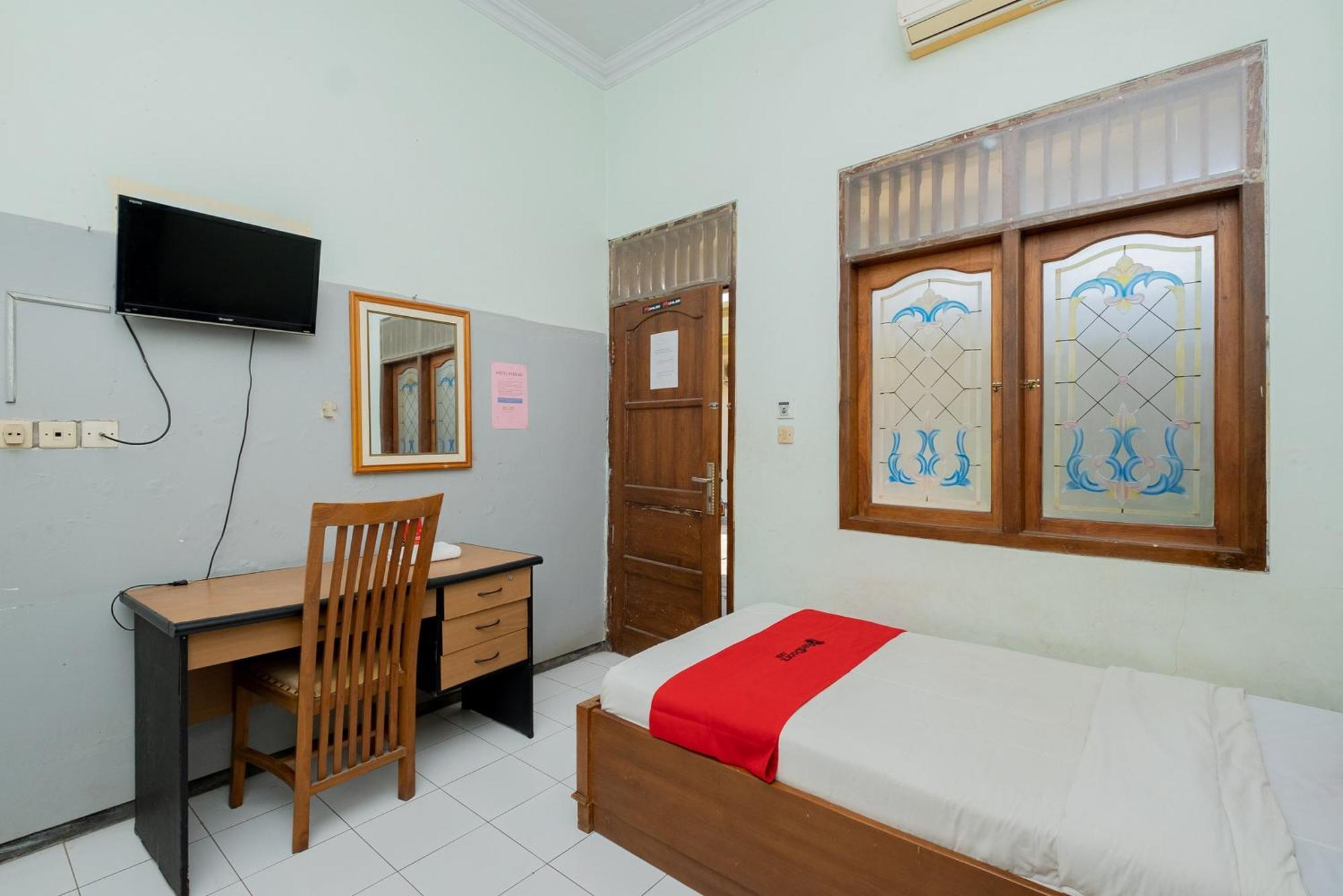 Reddoorz Syariah At Jalan Sunan Giri Tuban Tuban  Exterior photo