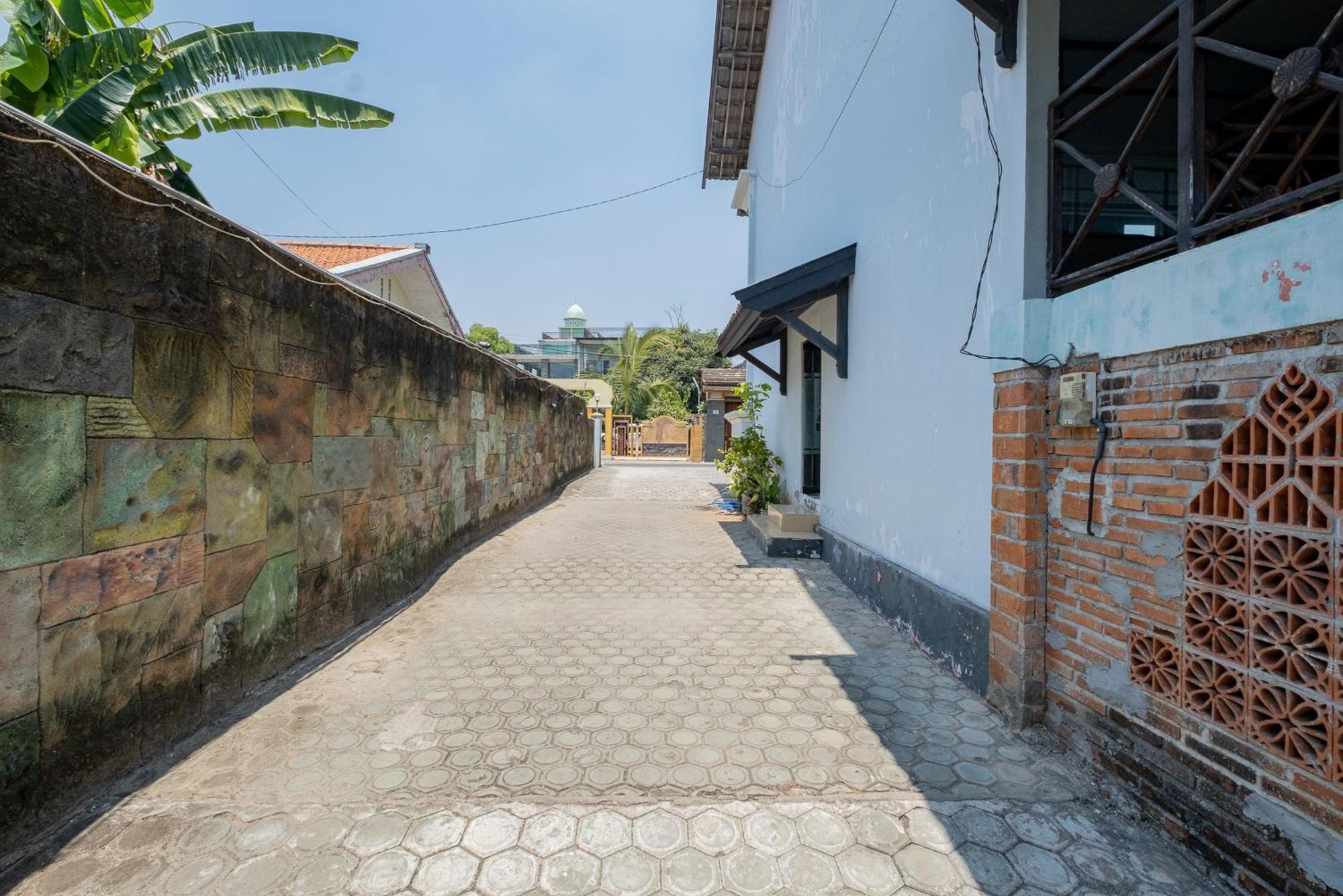 Reddoorz Syariah At Jalan Sunan Giri Tuban Tuban  Exterior photo