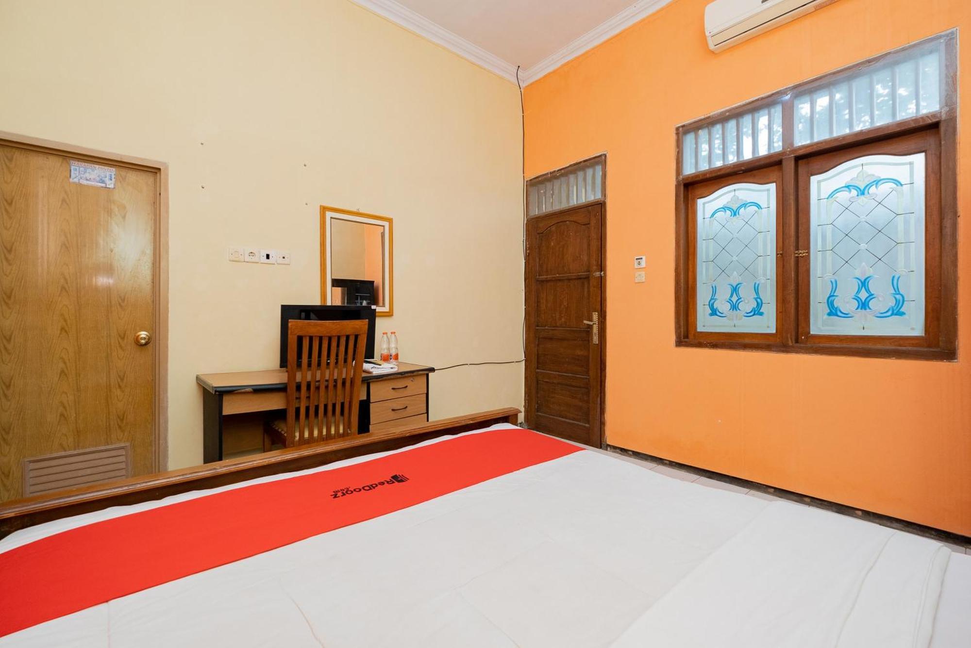 Reddoorz Syariah At Jalan Sunan Giri Tuban Tuban  Exterior photo
